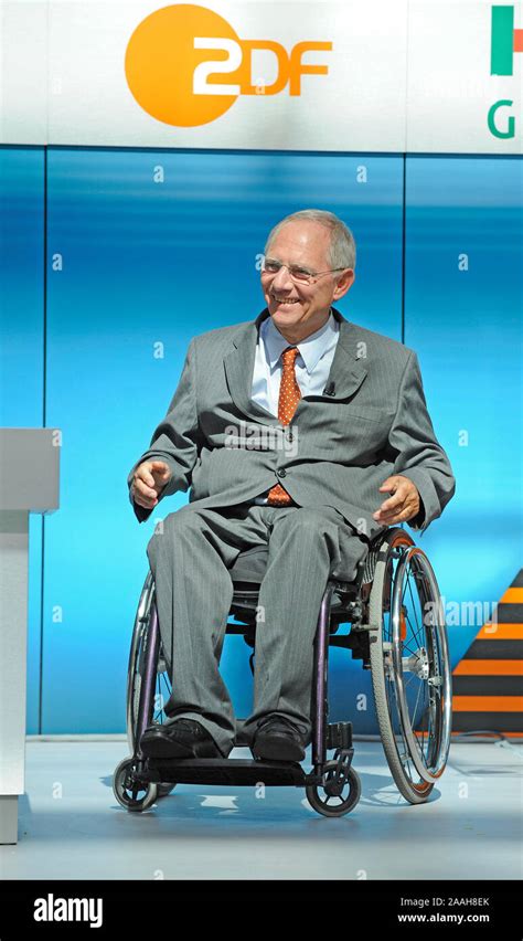 Bundesinnenminister Wolfgang Schaeuble anlaesslich der Preisverleihung des XY Preises an die ...