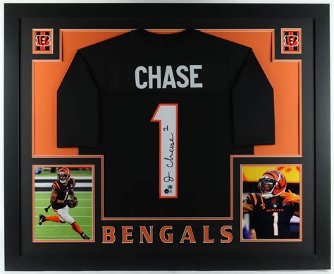 Ja'Marr Chase Signed 35x43 Custom Framed Jersey Display (Beckett ...