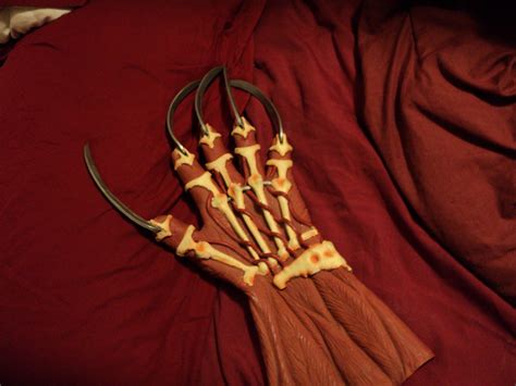 Freddy Krueger glove from Wes Craven's New Nightmare New Nightmare, A Nightmare On Elm Street ...