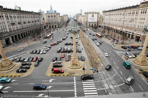 Parking Bankowy, parking Konstytucji, parking Defilad [FELIETON CHOMĄTOWSKIEJ]