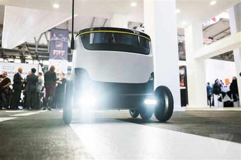 Hanging out with the adorable Starship delivery robot | The Verge