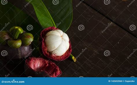 Peel Mangosteen on Wooden Background Stock Photo - Image of mangostana ...