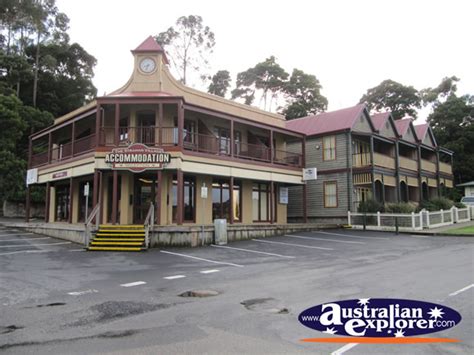 OUTSIDE STRAHAN VILLAGE ACCOMMODATION PHOTOGRAPH, OUTSIDE STRAHAN VILLAGE ACCOMMODATION PHOTO ...