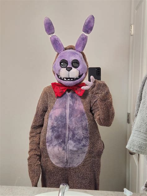 I made a Bonnie costume to scare my nephew at his birthday party : r/fivenightsatfreddys