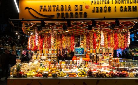 BARCELONA, SPAIN - Dic 1, 2018: Boqueria Market on the Las Ramblas. La ...