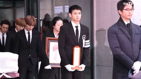 Grieving K-Pop Stars Get Together to Carry SHINee's Jonghyun to Funeral