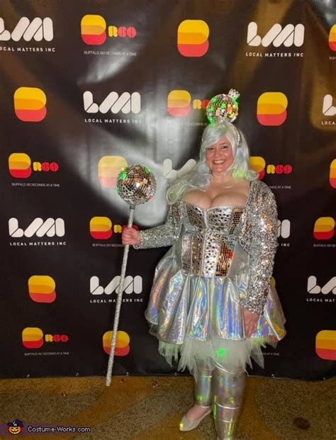 Walking Disco Queen Costume | Last Minute Costume Ideas - Photo 3/5