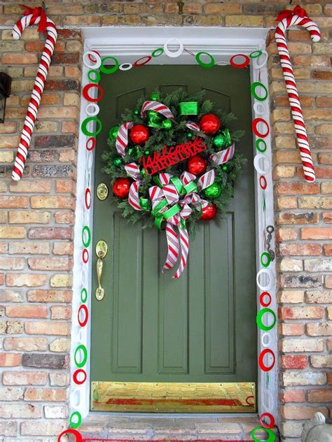 21 Extravagant Christmas Decorations For Your Front Door