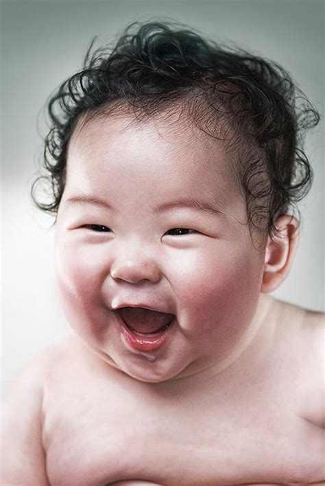 30 Adorable Photos Of Baby Laughing