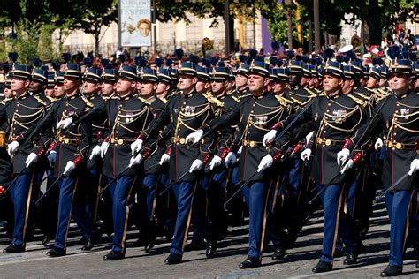 Defile 14 Juillet Gendarmerie - Folkscifi