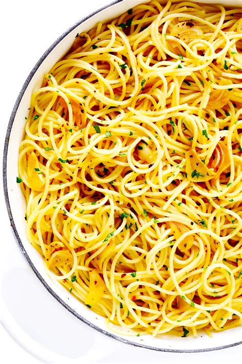 Spaghetti Aglio e Olio Recipe - Gimme Some Oven (2023)