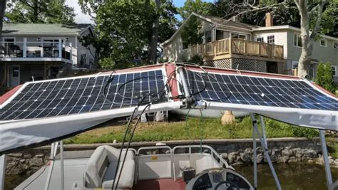 Solar Powered Pontoon Boats Guide (Guide + Pros & Cons) - Pontooners