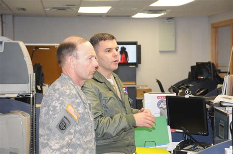 USNORTHCOM Commander Visits JFHQ-NCR/MDW | Article | The United States Army