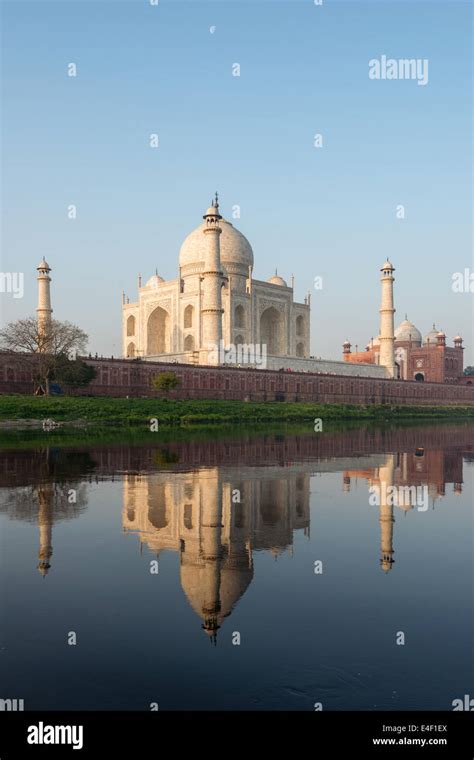 Taj Mahal and reflection on Yamuna river Stock Photo - Alamy