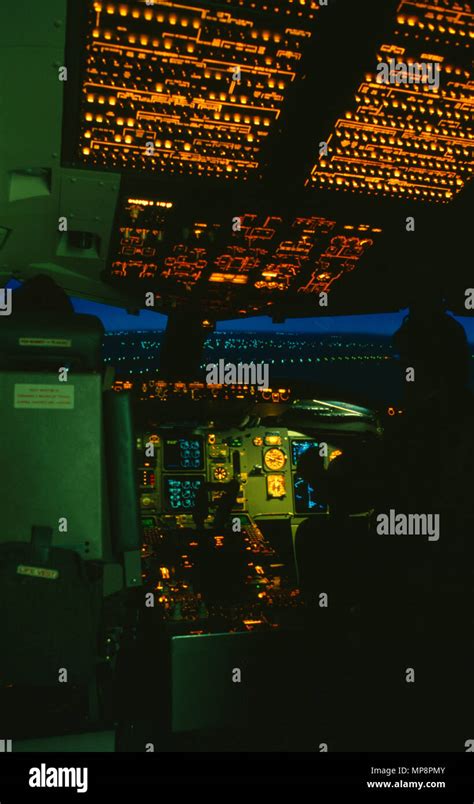 Transport, Air, Aeroplane, Boeing 757 flight simulator cockpit ...