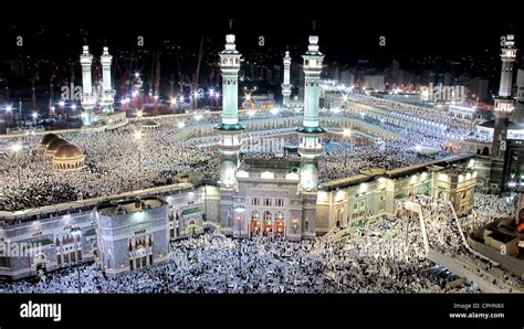 Kaaba Al Haram Mecca 24231 Saudi Arabia Gate Al Haram Pilgrims Saudi Arabia Kaaba Mecca Alamy ...