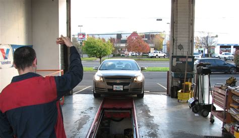 Pit Stop USA - 10 Minute Oil Change - Eugene and Springfield, Oregon