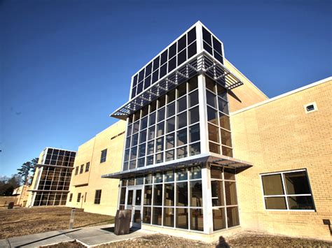 CRAVEN COMMUNITY COLLEGE SCIENCE & TECH BUILDING – Brinn Glass