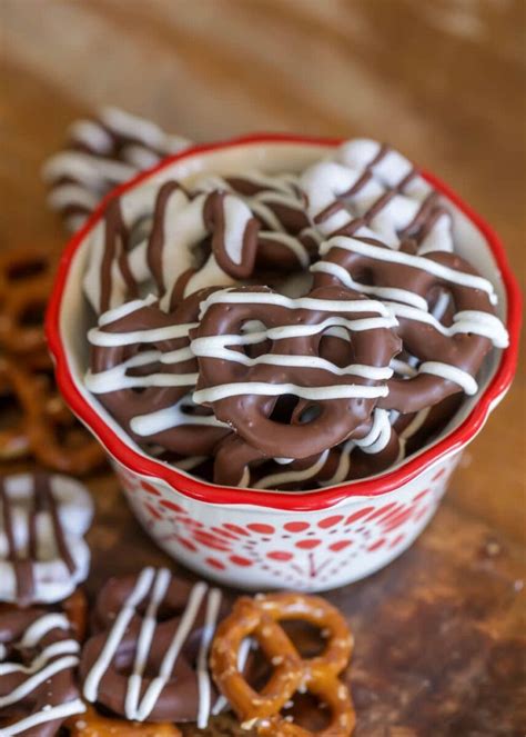 How to Make Chocolate Covered Pretzels | Lil' Luna