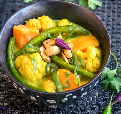 Sri Lankan Vegetable Curry, a spicy vegetarian curry with tropical flavors