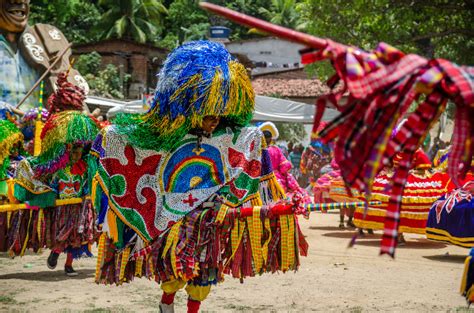 Maracatu: o que é, história, tipos, instrumentos - Brasil Escola