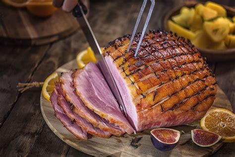 How to Glaze a Ham (Cooking Guide)