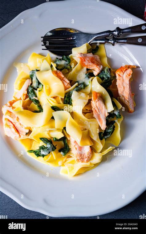 Tagliatelle with salmon and spinach in a cream sauce Stock Photo - Alamy