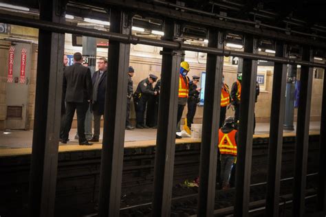 Death on the 6 line: Man electrocuted on third rail, struck by train in Midtown | amNewYork