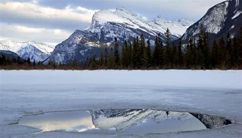 Vermilion Lakes in Winter – TakeMyTrip.com