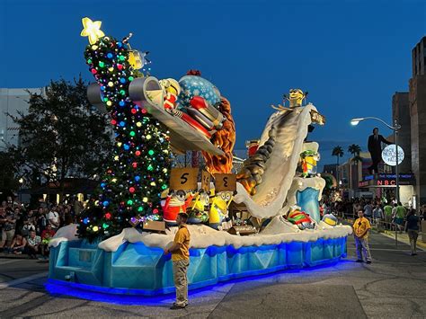 Universal Orlando ramps up holidays, embraces Earl the Squirrel