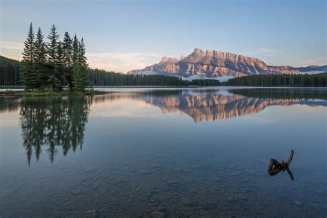 Sunrise at Two Jack Lake, Alberta Canada [OC][4355x2904] : r/EarthPorn