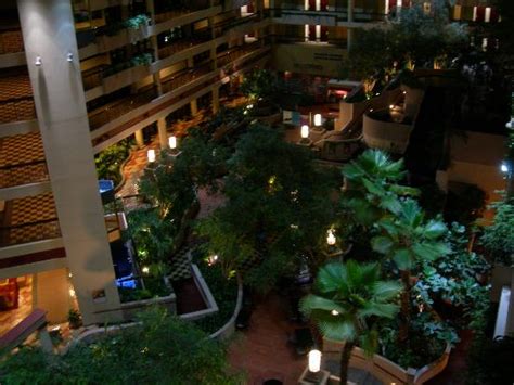 Embassy Suites DC Atrium at Night - Picture of Embassy Suites Hotel ...