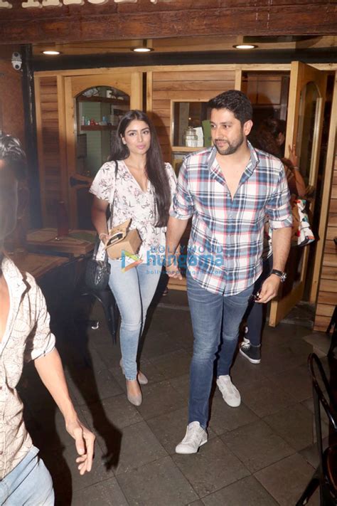 Aftab Shivdasani and his wife snapped at the Farmers’ Cafe | Nin Dusanj ...