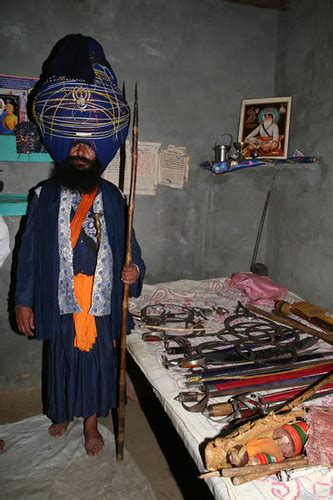 Nihang with Big Turban & Weapons | Nihang Singh displayed hi… | Flickr