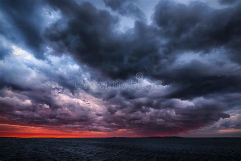 Storm On An Ocean Sunset Royalty Free Stock Photos - Image: 32320648