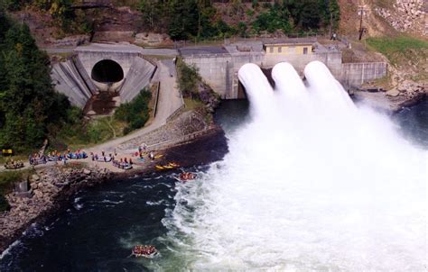 THROWBACK: Summersville Dam unleashing the "Beast of the East" aka the Upper Gauley River ...