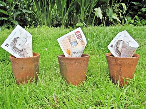 10 pound notes in Plant Pots | 3 £10 bank notes in plant pot… | Flickr