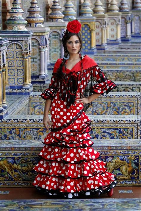 Lassen Sie sich von Ihrem Urlaub in Südspanien inspirieren! | Traditional outfits, Flamenco ...