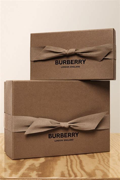 Burberry pledges to stop using plastic by 2025 is part of Burberry - Plastic packaging - Su ...