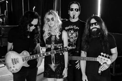 TAYLOR MOMSEN Shares Story Behind SOUNDGARDEN Collaboration "Only Love ...