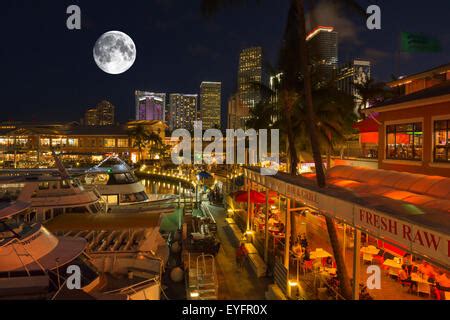 RESTAURANTS BAYSIDE MARKETPLACE MARINA DOWNTOWN SKYLINE MIAMI FLORIDA ...