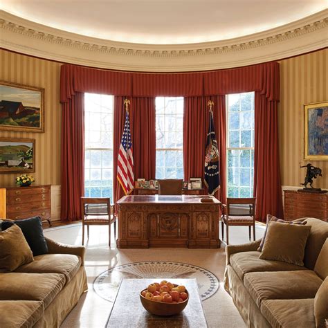 Trump Oval Office Decor - Spot The Change In President Trump S Oval ...