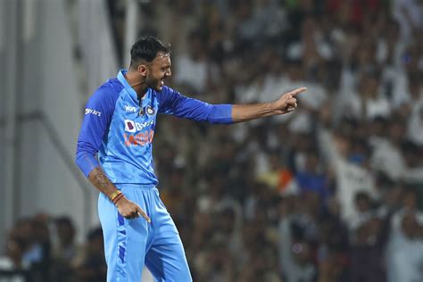 Axar Patel celebrates after dismissing Glenn Maxwell | ESPNcricinfo.com