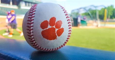 Baseball: Clemson sweeps South Carolina with 5-2 win