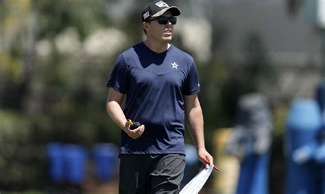 Chargers hiring Kellen Moore as offensive coordinator