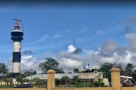 Daman Lighthouse - Very beautifully situated in front of a beach.