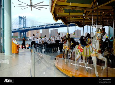 Carousel and wedding party, Brooklyn Bridge park, brooklyn Usa Stock ...