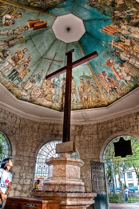 ...have a picture taken in front of the historical Magellan's Cross. | Philippines culture ...