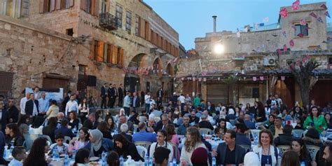 President Al-Assad and Mrs. Asma Al-Assad participate in a mass Iftar ...