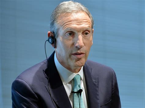 Starbucks CEO Howard Schultz urges customers to not bring guns to cafes - CBS News